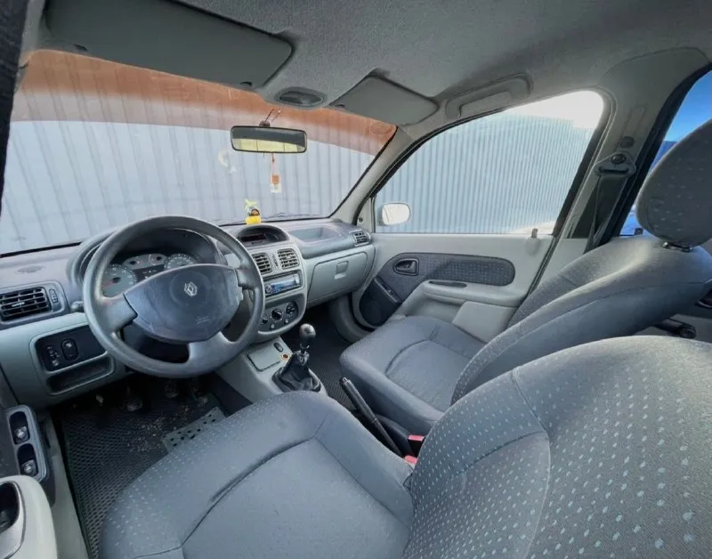 Продам renault symbol 2005 год, объем 1.4/механика автомобиль в идеальном состоянии, юридический чистый, эксплуатировался бережно, полностью обслужен и вложений не требует. без дтп родной пробег 198.261 автомобиль вложений не требует никаких, состояние сел поехал, ржавчины и гнили нет, днище не ржавое и не гнилое, мотор работает ровно, не троит не дымит, ходовая не стучит. салон в идеальном состоянии, потёртостей пятен нет, не прокуренный хорошая комплектация с кондером в авто все работает на 5+ - цена 340.000 торг при осмотре автомобиля. +79493947950 +79498573974 - фотография - 6