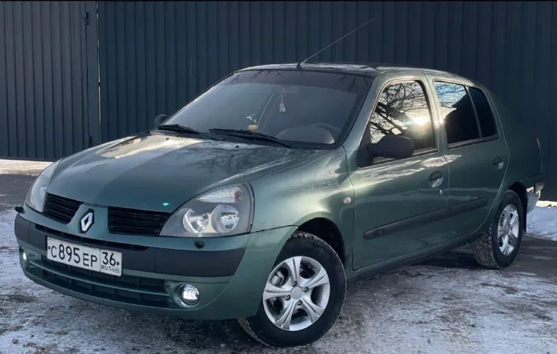 Продам renault symbol 2005 год, объем 1.4/механика автомобиль в идеальном состоянии, юридический чистый, эксплуатировался бережно, полностью обслужен и вложений не требует. без дтп родной пробег 198.261 автомобиль вложений не требует никаких, состояние сел поехал, ржавчины и гнили нет, днище не ржавое и не гнилое, мотор работает ровно, не троит не дымит, ходовая не стучит. салон в идеальном состоянии, потёртостей пятен нет, не прокуренный хорошая комплектация с кондером в авто все работает на 5+ - цена 340.000 торг при осмотре автомобиля. +79493947950 +79498573974 - фотография - 9