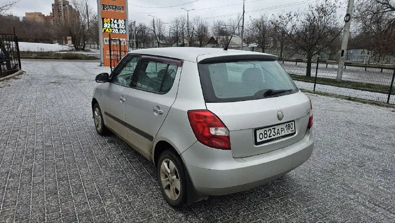 Skoda fabia год выпуска: 2007 тип кпп: механическая объем двигателя: 1.4 литра тип топлива: бензин пробег: 211 000 км цена:💥 440 000 рубли 💥 дополнительная информация: родной пробег родной окрас 1 хозяин бортовой компьютер кондиционер заводской ксенон в хорошем техническом состоянии кузов без гнили 📞 🇷🇺 +79495093428 +79498392499 - фотография - 2