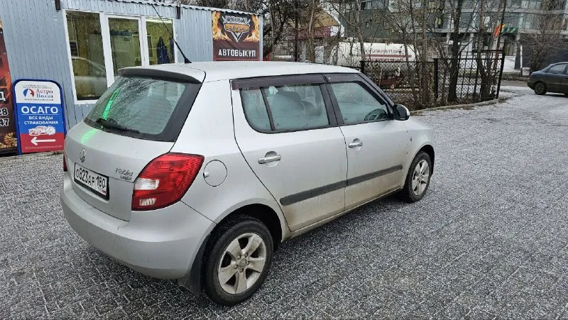 Skoda fabia год выпуска: 2007 тип кпп: механическая объем двигателя: 1.4 литра тип топлива: бензин пробег: 211 000 км цена:💥 440 000 рубли 💥 дополнительная информация: родной пробег родной окрас 1 хозяин бортовой компьютер кондиционер заводской ксенон в хорошем техническом состоянии кузов без гнили 📞 🇷🇺 +79495093428 +79498392499 - фотография - 3
