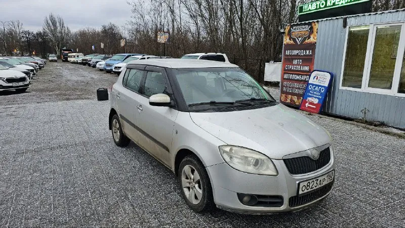 Skoda fabia год выпуска: 2007 тип кпп: механическая объем двигателя: 1.4 литра тип топлива: бензин пробег: 211 000 км цена:💥 440 000 рубли 💥 дополнительная информация: родной пробег родной окрас 1 хозяин бортовой компьютер кондиционер заводской ксенон в хорошем техническом состоянии кузов без гнили 📞 🇷🇺 +79495093428 +79498392499 - фотография - 4