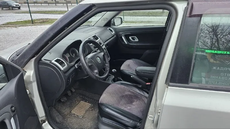 Skoda fabia год выпуска: 2007 тип кпп: механическая объем двигателя: 1.4 литра тип топлива: бензин пробег: 211 000 км цена:💥 440 000 рубли 💥 дополнительная информация: родной пробег родной окрас 1 хозяин бортовой компьютер кондиционер заводской ксенон в хорошем техническом состоянии кузов без гнили 📞 🇷🇺 +79495093428 +79498392499 - фотография - 5