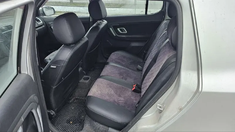 Skoda fabia год выпуска: 2007 тип кпп: механическая объем двигателя: 1.4 литра тип топлива: бензин пробег: 211 000 км цена:💥 440 000 рубли 💥 дополнительная информация: родной пробег родной окрас 1 хозяин бортовой компьютер кондиционер заводской ксенон в хорошем техническом состоянии кузов без гнили 📞 🇷🇺 +79495093428 +79498392499 - фотография - 6