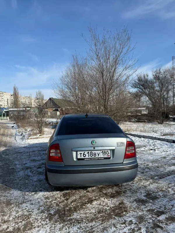 Продам шкода октавиа 2004 года рождения полностью на ходу сел и поехал все греет и морозит комплект летней резины на титанах газ бензин цена 420000₽ торг у капота все нюансы видны на фото машина каждый день на ходу кому интересно пишите звоните +79495259181 - фотография - 2