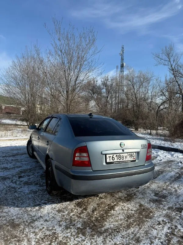 Продам шкода октавиа 2004 года рождения полностью на ходу сел и поехал все греет и морозит комплект летней резины на титанах газ бензин цена 420000₽ торг у капота все нюансы видны на фото машина каждый день на ходу кому интересно пишите звоните +79495259181 - фотография - 3