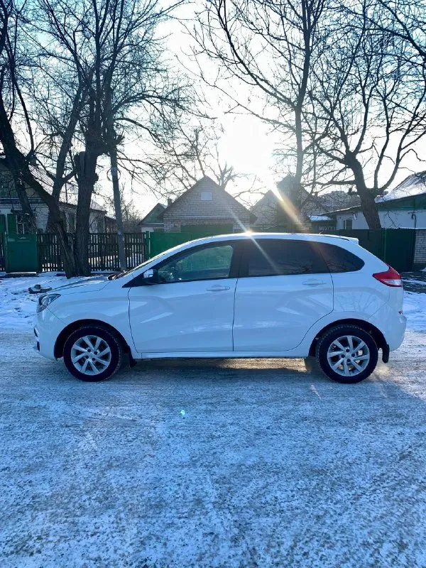 Продам ваз xray 2017 г я собственник. состояние отличное кузов без дефектов, по технике на твердую 5! пробег 142000т. км. двигатель 1.8 бензин масло не берет работает ровно без нареканий. кпп механика 5ст. за автомобиль не стыдно остекление все заводское 2 комплекта резины. комплектация полная кондиционер. abs, esp подогревы зеркал, заднего стекла, передних сидений. анти-откат назад мультируль мультимедиа с bt 4 стеклоподъемника машина полный фарш приезжайте смотрите с документами порядок я собственник переоформление без проблем цена 790000 тысяч рублей торг реальному покупателю у капота. связь со мной: +7949-521-31-10 +7949-329-65-85 так же на этих номерах есть телеграмм осмотр г. харцызск всем добра 🤝 📲 tg: bogdan v. 📞 звоните: +7(949)5213110 - фотография - 7