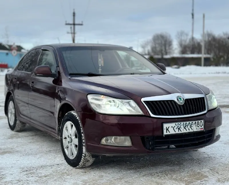🚗 skoda octavia a5, 2012г. ⚙️ 1.6 | мкпп ⛽ бензин / газ метан 💸 цена: 770 000 ₽ надёжный, практичный и экономичный автомобиль в хорошем состоянии. отличный вариант для ежедневной езды — низкий расход благодаря метану. ✅ техническая часть: • двигатель 1.6 работает ровно, без посторонних шумов • механическая коробка передач — без хрустов и выбиваний • подвеска в хорошем состоянии, ничего не гремит • газовое оборудование (метан) установлено и работает исправно • срочных вложений не требует — сел и поехал ✅ кузов и салон: • кузов ровный, без серьёзных дефектов • салон ухоженный, чистый • все кнопки и электроника исправны ✅ комплектация и доработки: • климат-контроль • подогрев зеркал • электростеклоподъёмники • установлены bi-led линзы — светит очень хорошо, отличная видимость ночью • хорошая акустика 📄 документы в порядке, переоформление без проблем. 📍 осмотр: донецк 📞 телефон: +79490504302 ❗ разумный торг у капота реальному покупателю. 📞 звоните: +7(949)0504302 - фотография - 2