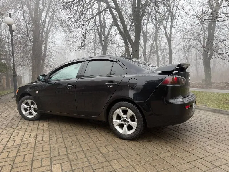 Mitsubishi ланцер х 2013 гв 1.6 обычный автомат не вариатор, авто в отличном состоянии, без жуков и коррозии, масло не ест не дымит коробка и ходовка на отлично, климат заправлен, два комплекта хорошей резины, цена 850₽ торг. макеевка. +79491777050 📲 tg: алекс 📞 звоните: +7(949)1777050 - фотография - 4
