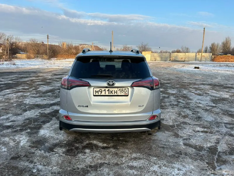 Продам toyota rav4 2015г. мотор 2.5 акпп автомат(не вариатор)передний привод, пробег 185 тыс. км. машина в отличном состоянии как внешне так и технически, кузов без каких либо вмятин, царапин и т. д. полностью обслужена и не требует никаких вложений. цена:1.850.000 г. енакиево +79495793408 📞 звоните: +7(949)5793408 - фотография - 4