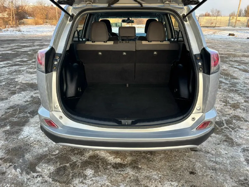 Продам toyota rav4 2015г. мотор 2.5 акпп автомат(не вариатор)передний привод, пробег 185 тыс. км. машина в отличном состоянии как внешне так и технически, кузов без каких либо вмятин, царапин и т. д. полностью обслужена и не требует никаких вложений. цена:1.850.000 г. енакиево +79495793408 📞 звоните: +7(949)5793408 - фотография - 7