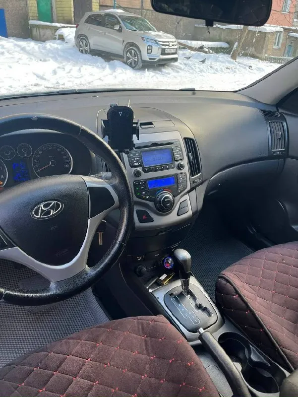 I30 год: 2009 тип кпп: автоматическая пробег: 170.000 дополнительная информация: продам hyundai i30, 2009 г. в. , 1.6, акпп, цена 750.000 рублей, машина в хорошем состоянии, технически исправна, из последнего, на 168.000 была замена цепи и масла, машиной владеем с 2022 года, с этого момента серьезных ремонтов небыло сейчас 171.000 пробега, акпп без пинков, мотор работает ровно, перед зимой поменяли радиатор печки, климат работает, кондер холодит, машина в хорошем состоянии. осмотр в г. донецке цена: 750000 руб. 📞 звоните: +79493157128 📞 звоните: +7(949)3157128 - фотография - 5