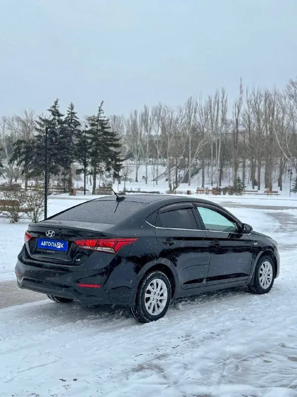 🇰🇵 hyundai solaris 💰цена: 1 220 000р 🏢город: мариуполь 📅год выпуска: 2017 🧾пробег: 151 934км. ⚙️двигатель: 1.6 ⛽топливо: бензин ⚙️кпп: механика 6 ст. 📞 телефон: +7-949-727-41-51 +7-949-551-91-52 +7-989-263-55-56 💾 описание: - фотография - 6