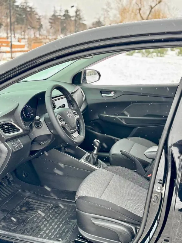 🇰🇵 hyundai solaris 💰цена: 1 220 000р 🏢город: мариуполь 📅год выпуска: 2017 🧾пробег: 151 934км. ⚙️двигатель: 1.6 ⛽топливо: бензин ⚙️кпп: механика 6 ст. 📞 телефон: +7-949-727-41-51 +7-949-551-91-52 +7-989-263-55-56 💾 описание: - фотография - 9