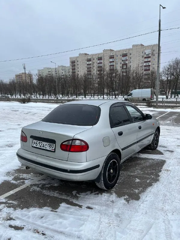 Продам daewoo sens! год - 2003 родной пробег-207 тысяч. 2 владельца с салона!!! машина местная не пригон! двигатель работает отлично, тяга хорошая. коробка без нареканий! дно, пороги идеал без гнили и прочего! ходовая в норме. авто стоит на симпатичных дисках, с не плохой музыкой! документы в полном порядке. осмотр г. мариуполь цена - 190 тысяч рублей! тел. +79494970042 - фотография - 4