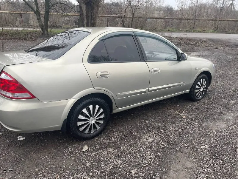 Nissan almera. машинка бегает по нашим дорогам уже 18 лет и за это время пробежала чуть больше чем 300 тысяч километров и не планирует останавливаться. 16-тиклапанный двигатель объемом 1.6 литра в отличном состоянии. газ (пропан). расходует топливо с умом - газ в районе 10 литров в смешанном цикле. коробка в данном аппарате автоматическая от производителя aisin имеющая на борту 4 скорости которые переключаются отлично и без проблем. так же для комфортной езды в автомобиле имеется конечно же отличная печка, которая не даст вам замерзнуть даже в самый холодный день этой зимы. к лету вас будет ждать кондиционер который так же отлично работал в предыдущий летний сезон. резина установлена соответствующая сезону - липучка с отличным почти новым протектором. ходовая в автомобиле как принято говорить "как мячик", без посторонних скрипов и стуков. машина сел и поехал без срочных вложений, но не стоит питать иллюзий так как машина уже совершеннолетняя. цена 435 000 росс. руб. +79493258275 +79496208897 - фотография - 2