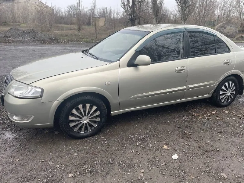 Nissan almera. машинка бегает по нашим дорогам уже 18 лет и за это время пробежала чуть больше чем 300 тысяч километров и не планирует останавливаться. 16-тиклапанный двигатель объемом 1.6 литра в отличном состоянии. газ (пропан). расходует топливо с умом - газ в районе 10 литров в смешанном цикле. коробка в данном аппарате автоматическая от производителя aisin имеющая на борту 4 скорости которые переключаются отлично и без проблем. так же для комфортной езды в автомобиле имеется конечно же отличная печка, которая не даст вам замерзнуть даже в самый холодный день этой зимы. к лету вас будет ждать кондиционер который так же отлично работал в предыдущий летний сезон. резина установлена соответствующая сезону - липучка с отличным почти новым протектором. ходовая в автомобиле как принято говорить "как мячик", без посторонних скрипов и стуков. машина сел и поехал без срочных вложений, но не стоит питать иллюзий так как машина уже совершеннолетняя. цена 435 000 росс. руб. +79493258275 +79496208897 - фотография - 3