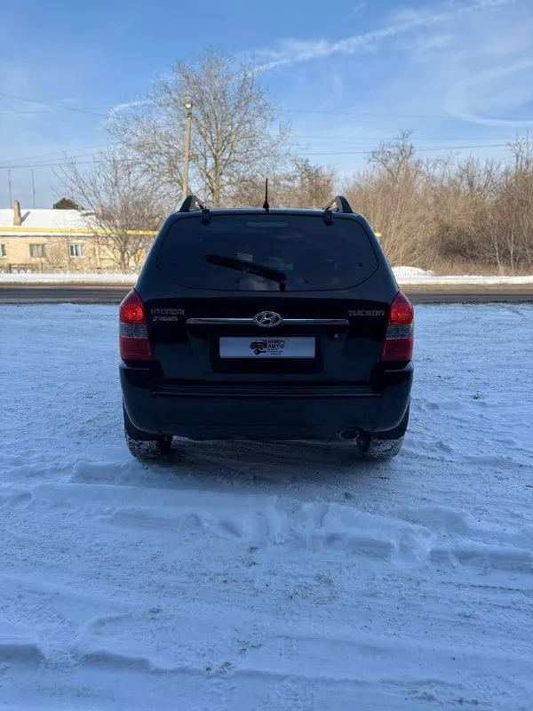 🔵 hyundai tucson, 2008 год выпуска. 🤑 цена: 870.000 рублей • объём двигателя: 2.0 л. • пробег: 155.000 км. • коробка: механика, 5 ступка. ➡️по машине: автомобиль в отличном состоянии как технически, так и внешне! без дтп, бережное использование - присутствует автотека по запросу. комплектация: ✅ кондиционер ✅ климат контроль ✅ подогревы сидений, зон дворников, стёкл и зеркал ✅ полный стеклопакет ✅ парктроники ✅ легкоспалвные диски + новая зимняя резина ✅ сочный чёрный цвет ✅ родной окрас ✅ зеленая автотека ❗️юридически автомобиль чист, без штрафов и запретов. по необходимости - предоставлю видео отчёт по автомобилю. 🏢 город: амвросиевка. 🚗 есть доставка в ваш город лднр по договоренности. 🤙 телефоны для связи: +79490789890 +79493391770 ✅ telegram и whats`app к номерам привязаны, телефон включен всегда! 📲 tg: @alex_autovrn 📞 звоните: +7(949)0789890 - фотография - 7