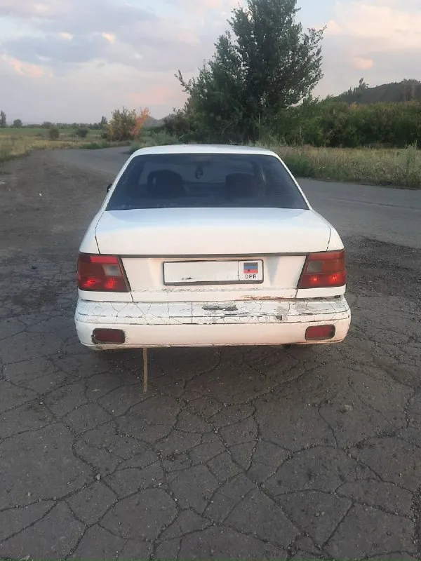 Макеевка продается hyundai accent (pony) 1994 года. цена: 135.000₽ тел +79495334582 состояние: * внешний вид: есть небольшие недостатки, краска на бамперах потрескалась не держаться некоторые крепления * техническое состояние: двигатель капитально отремонтирован, установлены новые кольца, клапана, . характеристики: * двигатель: инжектор, 1.5 л ( mitsubishi g4 1.5). * коробка передач: 5-ступенчатая. * гидроусилитель руля: есть. * ходовая часть: в норме, шрусы и пыльники рабочие. * фары: линзовые led с охлаждением. салон: * в хорошем состоянии, тканевые чехлы. * аудиосистема: заводские динамики, новая магнитола с bluetooth и fm. колеса: * диски титановые родные, резина передняя зимние (14r), задние летние (14r). особенности: * печка работает. * два типа регистрации: постоянная украинская и временная днр. (с божьей помощью станет на временную регистрацию рф если продлят перерегистрацию) * в комплекте с машиной отдам много запчастей и разобранный двигатель j4dj1.3 с гбц под 📞 звоните: +7(949)5334582 - фотография - 3