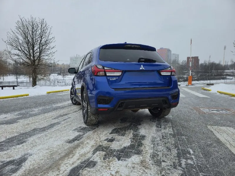 Продаю автомобиль mitsubishi outlander sport (американский аналог asx), 11. 2019 год. • ​внешний вид: насыщенный синий цвет, который отлично смотрится в любую погоду. состояние кузова — как на фото. • ​салон: ухоженный интерьер. в салоне установлена современная мультимедиа с большим экраном. • ​практичность: вместительный багажник задний ряд сидений легко складывается в ровный пол. • двигатель/кпп: атмосферный мотор 2.0 л (155 л. с.). работает идеально, масло менялось строго по регламенту. • привод: подключаемый полный привод. • трансмиссия: надежный вариатор (cvt) от компании jatco. работает плавно, без рывков. • ​техническое состояние:обслуживание проводилось вовремя. руль и органы управления не затерты, что подтверждает бережную эксплуатацию. • пробег: 160 000 км. автомобиль полностью обслужен и готов к любым проверкам. машина на ходу каждый день, вложений не требует. продажа от собственника. цена: 1800000 разумный торг возможен у капота +79493673496 📲 tg: @pxoenixdnr 📞 звоните: +7(949)3673496 - фотография - 10