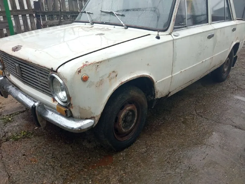 Продам ваз 2101 по запчастям. двигателя, сидений, лобового, стартера, генератора, бамперов нет. все... - фотография
