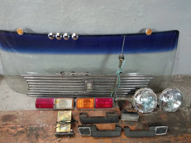 Продам ваз 2101 по запчастям. двигателя, сидений, лобового, стартера, генератора, бамперов нет. все остальное есть: двери в хорошем состоянии, коробка и задний мост в идеальном состоянии без посторонних шумов, бензобак в отличном состоянии не паяный не гнилой, ходовая часть, рычаги, ступицы поворотные кулаки, полуоси, трамблер, тормозная система суппорта, и много чего другого, по интересующим позициям пишите или звоните +79497257296 отвечу на ваши вопросы. продам хромированные элементы на ваз 2101: решетка радиатора, , передние фары, задние фары, оригинальный радиоприемник, антену с установкой в крыло, дверные ручки. всё в хорошем состоянии цены договорные что интересует звоните +79497257296 или в лс. продам рем вставки нижнюю часть передних крыльев ваз 2101,02,03,06 новые, мне не пригодились 700 руб за две 📲 tg: юрий 📞 звоните: +7(949)7257296 - фотография - 2