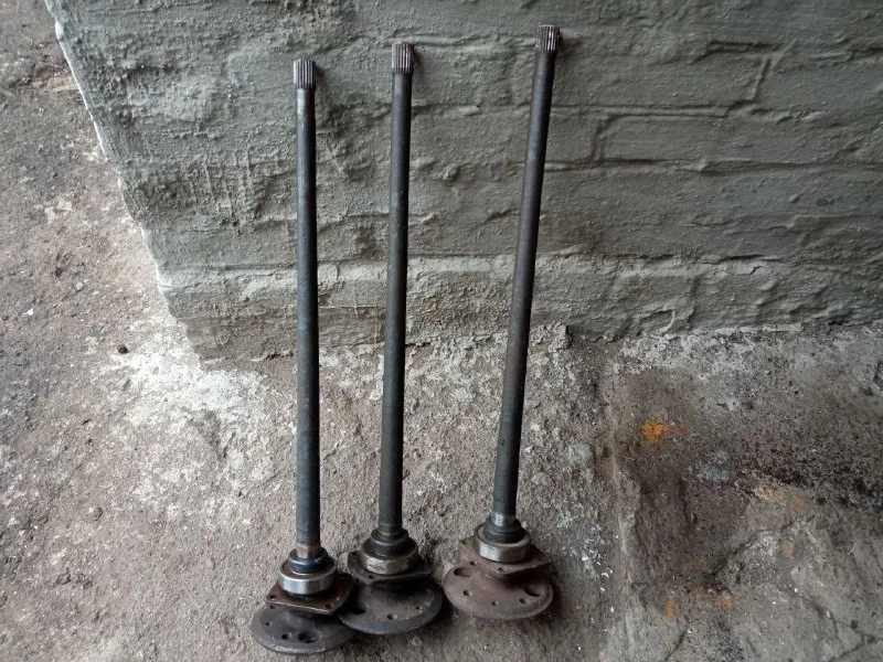 Продам ваз 2101 по запчастям. двигателя, сидений, лобового, стартера, генератора, бамперов нет. все остальное есть: двери в хорошем состоянии, коробка и задний мост в идеальном состоянии без посторонних шумов, бензобак в отличном состоянии не паяный не гнилой, ходовая часть, рычаги, ступицы поворотные кулаки, полуоси, трамблер, тормозная система суппорта, и много чего другого, по интересующим позициям пишите или звоните +79497257296 отвечу на ваши вопросы. продам хромированные элементы на ваз 2101: решетка радиатора, , передние фары, задние фары, оригинальный радиоприемник, антену с установкой в крыло, дверные ручки. всё в хорошем состоянии цены договорные что интересует звоните +79497257296 или в лс. продам рем вставки нижнюю часть передних крыльев ваз 2101,02,03,06 новые, мне не пригодились 700 руб за две 📲 tg: юрий 📞 звоните: +7(949)7257296 - фотография - 6