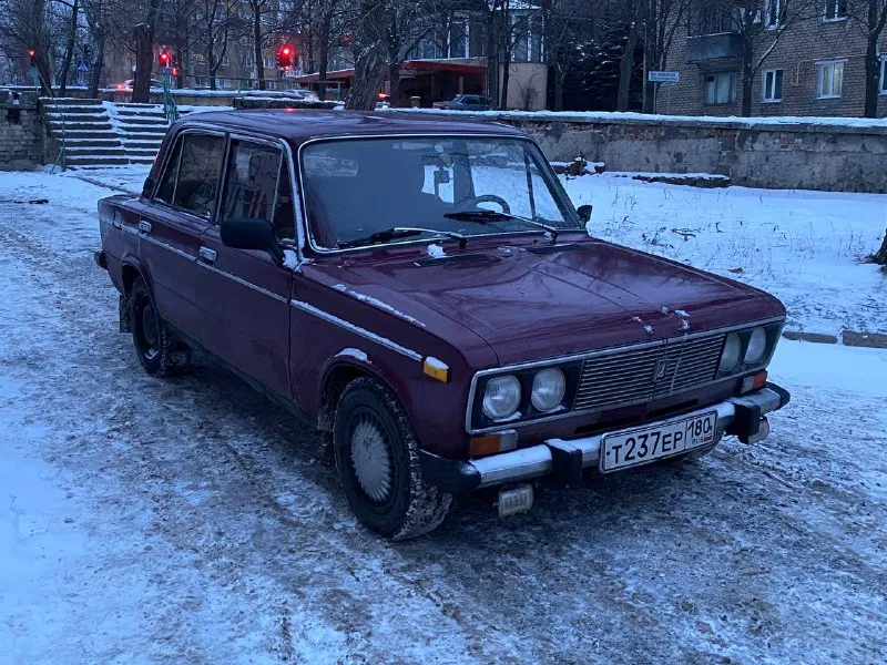 Продам ваз 2106. 2002 года выпуска. 1.6 работает отлично, коробка 5х ступка, все передачи втыкаются.... - фотография