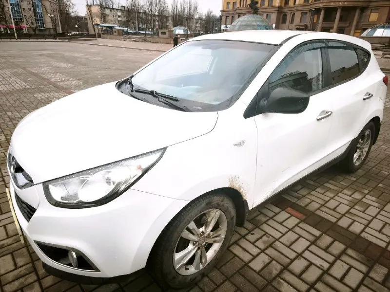 🚘 марка и модель: ix35 📏 пробег: 237т. км. 📆 год: 2012 📝 кпп: ⚙️ описание: 1 090 тыс. ₽. hyundai ix35 2012г. 10-й месяц автомат aisin 6 ступ. 2.0л бензин полный привод 4wd ! высокий клиренс в родном окрасе почти весь кузов ! два ключа. зимняя резина. литые диски r17 автозапуск. парктроник. сигнализация машина ухоженная. есть сервисная книга комплектация: кондиционер (заправлен, холодит), 4 эсп, электрозеркала, подогревы (всех сидений, зеркал, лобового и заднего стекла), птф, мультируль, круиз контроль, датчик света и дождя, bluetooth/usb, подлокотник, рейлинги, ветровики г. донецк +7 949 302 87 11 💰 цена: 1090 тыс. ₽ 🌍 город: 📞 звоните: +7(949)3028711 - фотография - 10