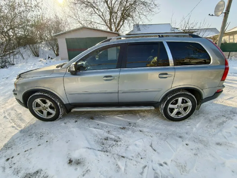 Продам volvo хс90, европейка, пригнана из германии. автомобиль в хорошем состоянии полностью обслужен и исправен, много по машине сделано (в частности заменена коробка на контрактную с пробегом 90тыс. км, заменены крестовины на кардане, убран и отшит сажевый фильтр и тд. ), обслуживалась на volvo сервисе (у них можно узнать всю историю ремонтов, некоторые заказ-наряды имеются на руках. хорошая комплектация, есть все кроме люка. лето 21, зима 18 колеса. езжу на машине каждый день. продаю неспеша, в связи с необходимостью приобрести микроавтобус. более подробно расскажу о машине желающим по телефону +7949-301-63-35. 📞 звоните: +7(949)3016335 - фотография - 2