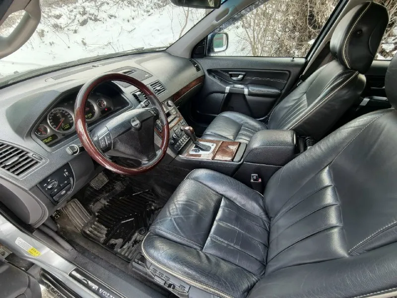 Продам volvo хс90, европейка, пригнана из германии. автомобиль в хорошем состоянии полностью обслужен и исправен, много по машине сделано (в частности заменена коробка на контрактную с пробегом 90тыс. км, заменены крестовины на кардане, убран и отшит сажевый фильтр и тд. ), обслуживалась на volvo сервисе (у них можно узнать всю историю ремонтов, некоторые заказ-наряды имеются на руках. хорошая комплектация, есть все кроме люка. лето 21, зима 18 колеса. езжу на машине каждый день. продаю неспеша, в связи с необходимостью приобрести микроавтобус. более подробно расскажу о машине желающим по телефону +7949-301-63-35. 📞 звоните: +7(949)3016335 - фотография - 5