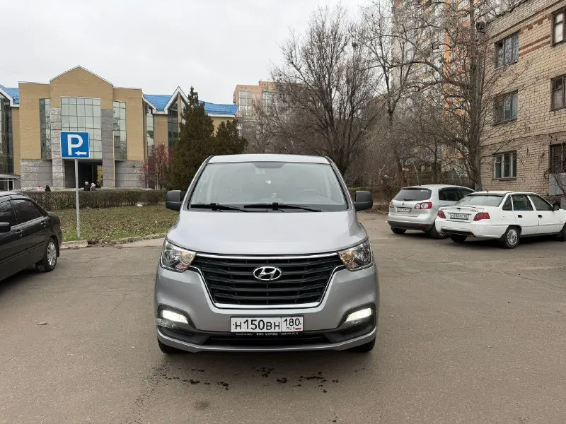 🔥 hyundai grand starex 2018 4wd 2.5л(175 л. с) категория b 8+1 в отличном состоянии! 2 ключа пробег 113.000,переодически выезжаю на нём 2 комплекта колес, третий всесезонка на докат во владении с января 2024,то по регламенту! топливный фильтр оригинал замена каждые 8.000 км мосты, раздатка, коробка обслужены своевременно 🫡 по ходовке проблем нет! прошел то (замена масла двс, частичная фильтра+новый насос гур)❗️ перед нг отшиты егр и вся экология на сервисе г. донецк я единственный владелец, осмотр центр донецка цена 3.450.000,торг будет +79495582283 📲 tg: @tyttopreklama 📞 звоните: +7(949)5582283 - фотография - 2