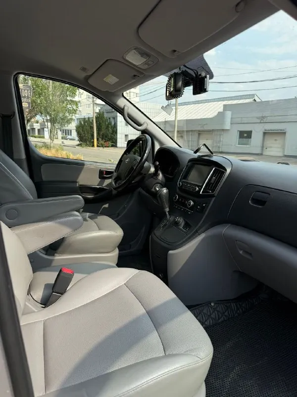 🔥 hyundai grand starex 2018 4wd 2.5л(175 л. с) категория b 8+1 в отличном состоянии! 2 ключа пробег 113.000,переодически выезжаю на нём 2 комплекта колес, третий всесезонка на докат во владении с января 2024,то по регламенту! топливный фильтр оригинал замена каждые 8.000 км мосты, раздатка, коробка обслужены своевременно 🫡 по ходовке проблем нет! прошел то (замена масла двс, частичная фильтра+новый насос гур)❗️ перед нг отшиты егр и вся экология на сервисе г. донецк я единственный владелец, осмотр центр донецка цена 3.450.000,торг будет +79495582283 📲 tg: @tyttopreklama 📞 звоните: +7(949)5582283 - фотография - 8