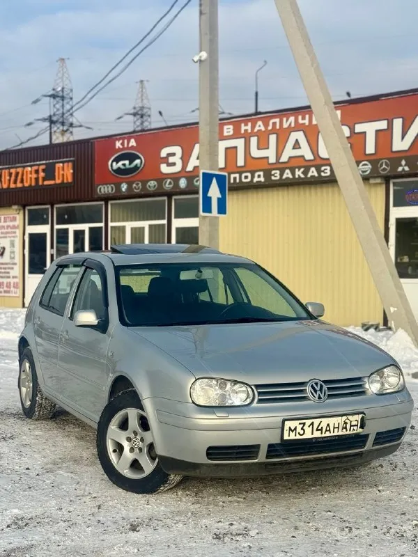 Продам volkswagen golf 4, мотор 1.6 бензин (16-ти клапанный) очень резвый, мкпп. комплектация с клим... - фотография