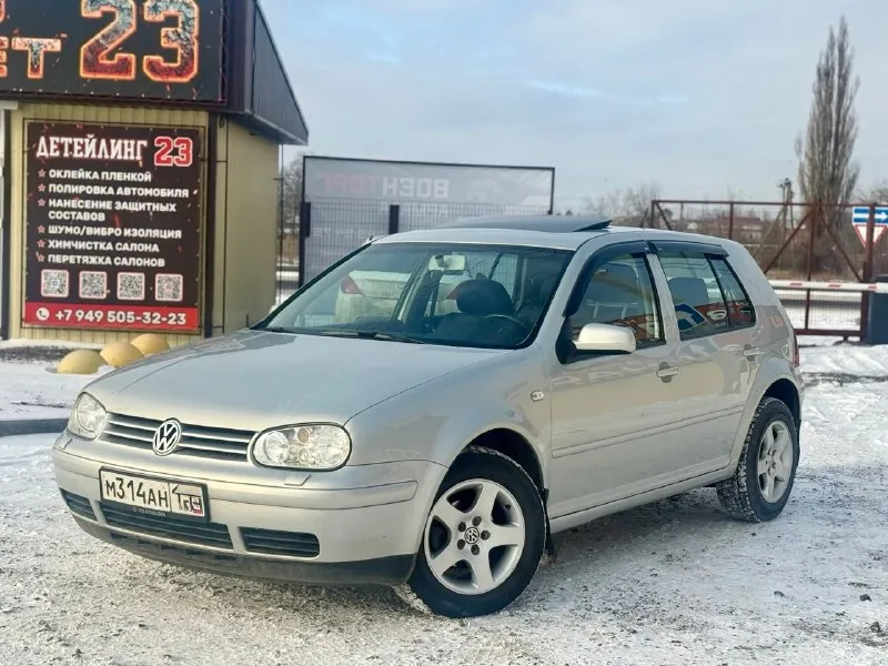 Продам volkswagen golf 4, мотор 1.6 бензин (16-ти клапанный) очень резвый, мкпп. комплектация с климатконтролем, 4 стеклоподъемника, люк рабочий, не течет, бортовой компьютер, кондиционер, без дтп, лобовое оригинал. гнили и ржавчины нет. шины зимние новые. работает все что должно работать. цена 540.000 рублей. звоните +79495196001. 📞 звоните: +7(949)5196001 - фотография - 2