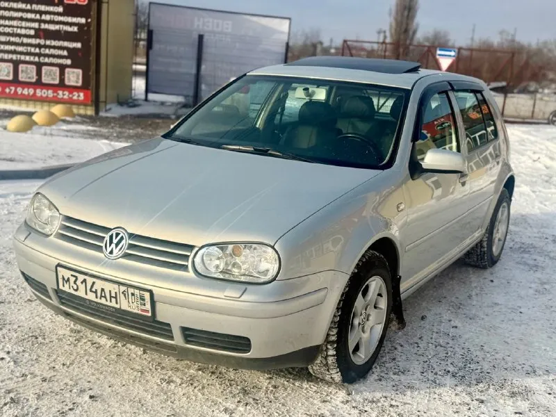Продам volkswagen golf 4, мотор 1.6 бензин (16-ти клапанный) очень резвый, мкпп. комплектация с климатконтролем, 4 стеклоподъемника, люк рабочий, не течет, бортовой компьютер, кондиционер, без дтп, лобовое оригинал. гнили и ржавчины нет. шины зимние новые. работает все что должно работать. цена 540.000 рублей. звоните +79495196001. 📞 звоните: +7(949)5196001 - фотография - 4