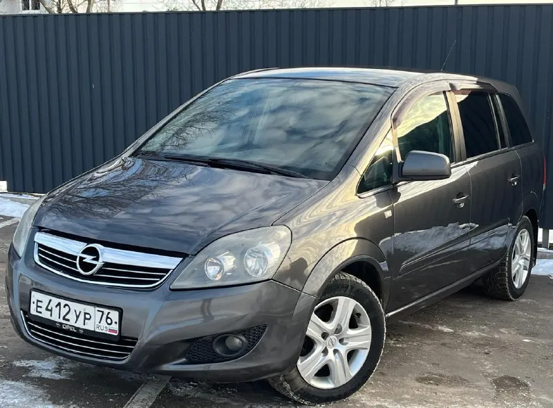 Продам opel zafira b 2010 год выпуска 1.8 механика/бензин 200.000т. родного пробега автомобиль в хорошем состоянии, полностью обслужен. без дтп, ржавчин и рыжиков нет, двигатель коробка ходовая часть в идеальном состоянии, автомобиль вложений никаких не требует, эксплуатировался бережно, обслуживался своевременно, в комплектации присутствует все для комфортной езды, по документам все в норме, любое переоформление осмотр донецк/макеевка - цена 750.000 торг на месте +79493947950 +79498573974 - фотография - 2