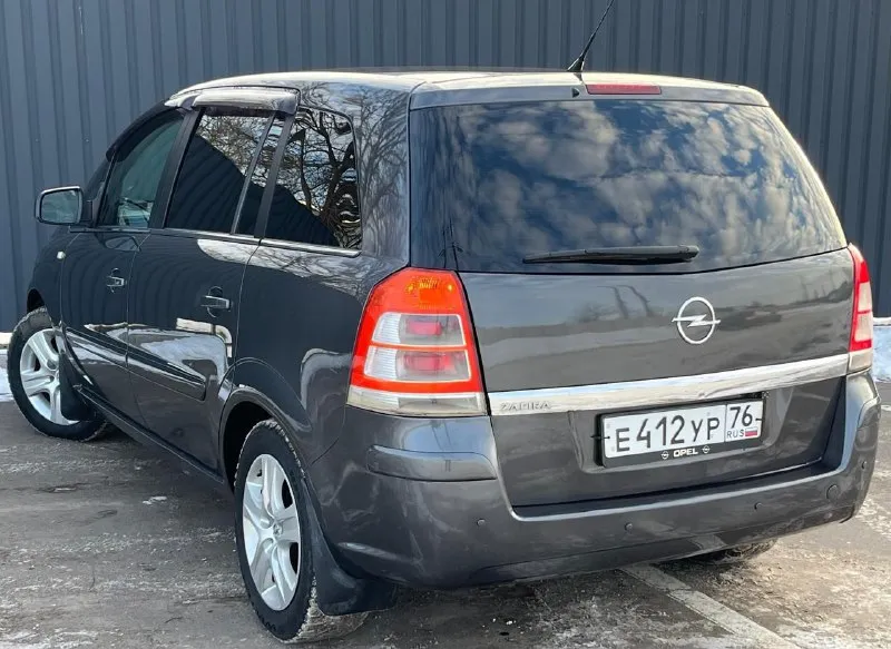 Продам opel zafira b 2010 год выпуска 1.8 механика/бензин 200.000т. родного пробега автомобиль в хорошем состоянии, полностью обслужен. без дтп, ржавчин и рыжиков нет, двигатель коробка ходовая часть в идеальном состоянии, автомобиль вложений никаких не требует, эксплуатировался бережно, обслуживался своевременно, в комплектации присутствует все для комфортной езды, по документам все в норме, любое переоформление осмотр донецк/макеевка - цена 750.000 торг на месте +79493947950 +79498573974 - фотография - 3