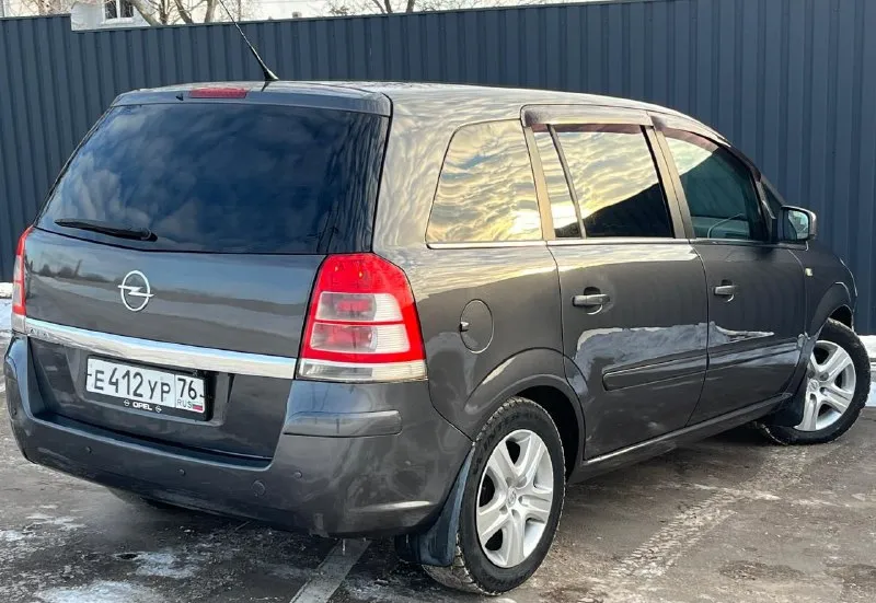 Продам opel zafira b 2010 год выпуска 1.8 механика/бензин 200.000т. родного пробега автомобиль в хорошем состоянии, полностью обслужен. без дтп, ржавчин и рыжиков нет, двигатель коробка ходовая часть в идеальном состоянии, автомобиль вложений никаких не требует, эксплуатировался бережно, обслуживался своевременно, в комплектации присутствует все для комфортной езды, по документам все в норме, любое переоформление осмотр донецк/макеевка - цена 750.000 торг на месте +79493947950 +79498573974 - фотография - 4