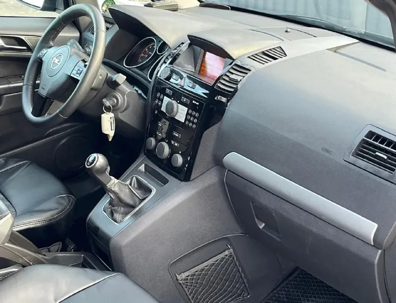 Продам opel zafira b 2010 год выпуска 1.8 механика/бензин 200.000т. родного пробега автомобиль в хорошем состоянии, полностью обслужен. без дтп, ржавчин и рыжиков нет, двигатель коробка ходовая часть в идеальном состоянии, автомобиль вложений никаких не требует, эксплуатировался бережно, обслуживался своевременно, в комплектации присутствует все для комфортной езды, по документам все в норме, любое переоформление осмотр донецк/макеевка - цена 750.000 торг на месте +79493947950 +79498573974 - фотография - 8