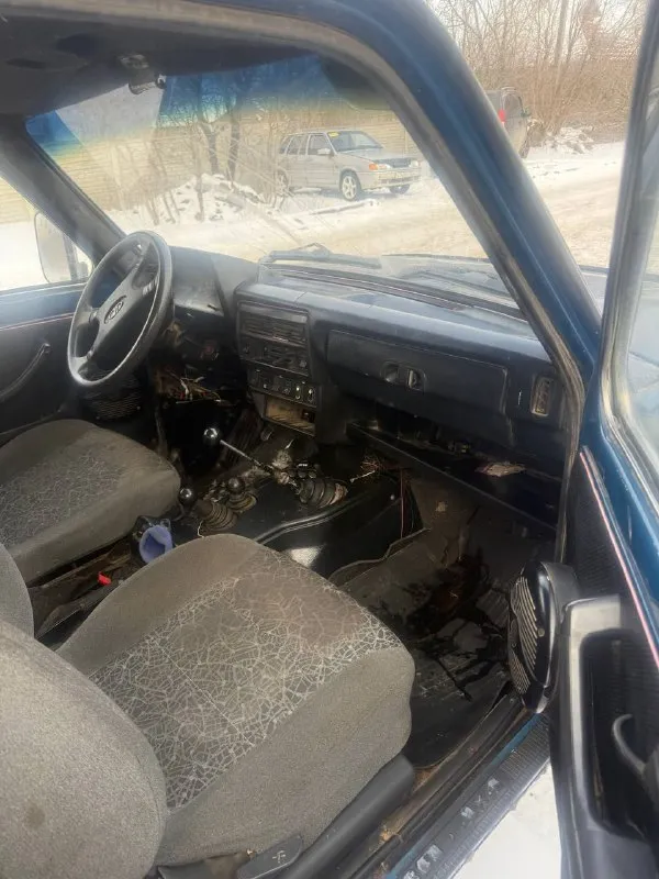 Продам ваз 2115, 2006 год, без вложений, двигатель и ходовая в хорошем состоянии, документы чистые, цена 225р, торг уместен. гнили нету, состояние сел и поехал. 79259572411 авто находится в еленовке. - фотография - 9