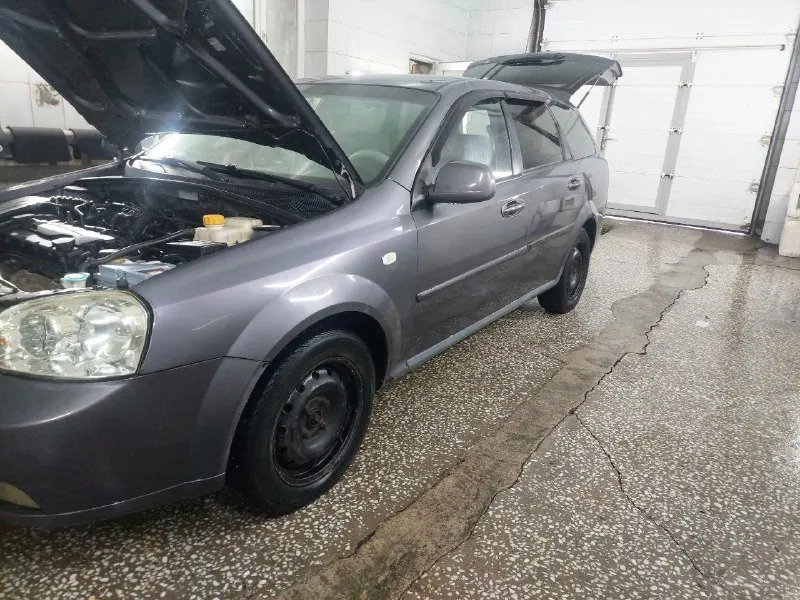 Продам chevrolet lacetti 2011 года пробег 170.250 ( растет) по кузову есть не большой нюанс, но не критично не троит, не дымит, едет бодро подробнее расскажу по телефону +7 (949) 342-91-48 находится в енакиево цена 460.000 +торг. 📞 звоните: +7(949)3429148 - фотография - 3