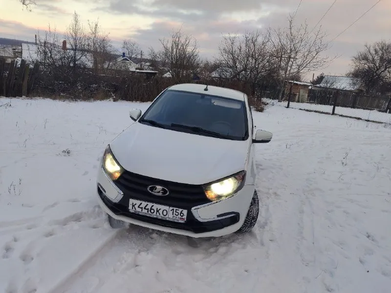 Продам ваз гранта фл лифтбек 2018 года двигатель 1.6, 16 клапанный пробег 134000 ( родной ) кондиционер ( рабочий ) подогрев сидений, зеркал, заднего стекла абс, две подушки безопасности чистый- ухоженный салон вместительный багажник сигнализация с автозапуском и обратной связью краснодон, цена 630000₽ хороший торг 9591359925 📞 звоните: +7(959)1359925 - фотография - 2