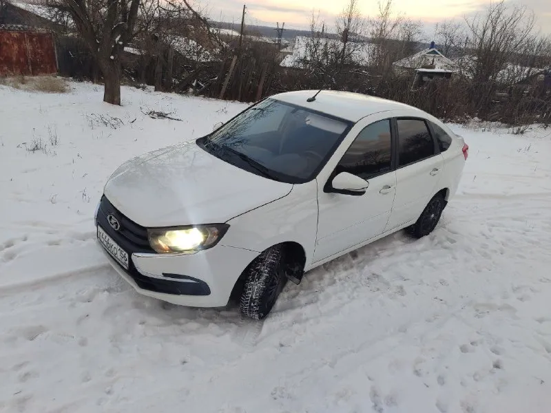 Продам ваз гранта фл лифтбек 2018 года двигатель 1.6, 16 клапанный пробег 134000 ( родной ) кондиционер ( рабочий ) подогрев сидений, зеркал, заднего стекла абс, две подушки безопасности чистый- ухоженный салон вместительный багажник сигнализация с автозапуском и обратной связью краснодон, цена 630000₽ хороший торг 9591359925 📞 звоните: +7(959)1359925 - фотография - 4