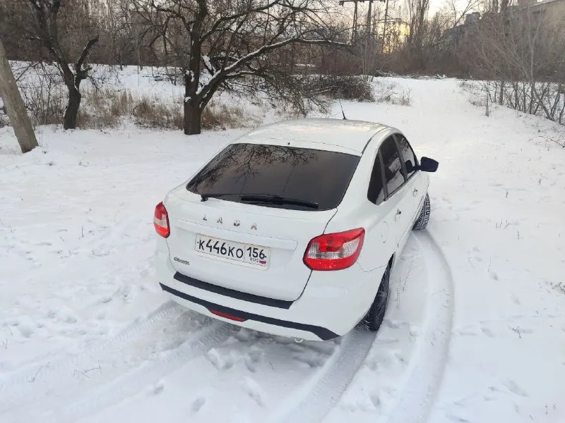 Продам ваз гранта фл лифтбек 2018 года двигатель 1.6, 16 клапанный пробег 134000 ( родной ) кондиционер ( рабочий ) подогрев сидений, зеркал, заднего стекла абс, две подушки безопасности чистый- ухоженный салон вместительный багажник сигнализация с автозапуском и обратной связью краснодон, цена 630000₽ хороший торг 9591359925 📞 звоните: +7(959)1359925 - фотография - 7