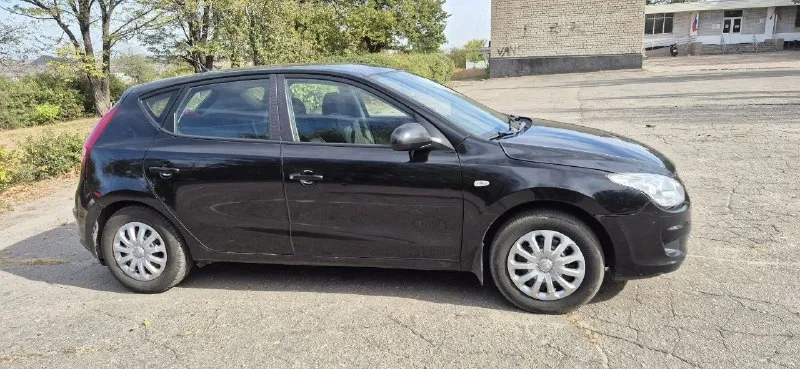 Продам свой авто hyundai ай30 2009 года. двигатель 1.4 109 л. с. кондиционер подогрев передних сидений сигнализация с автозапуском. авто находится в шахтерске. цена 650тыс рублей. тел +79496189730 📞 звоните: +7(949)6189730 - фотография - 3
