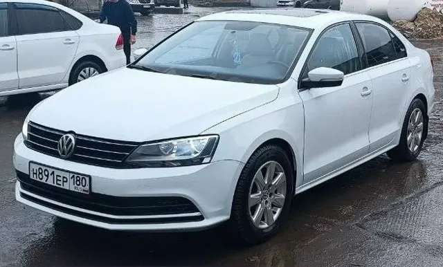 Jetta 1.8 tsi акпп 2015 год 167 000 км. автомобиль обслужен. два комплекта колес: лето r18, зима r16... - фотография