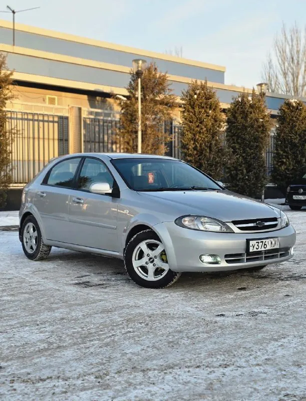 Продам. красивый, надежный, вместительный chevrolet lacetti. год выпуска 2009, пробег 206000 км. род... - фотография