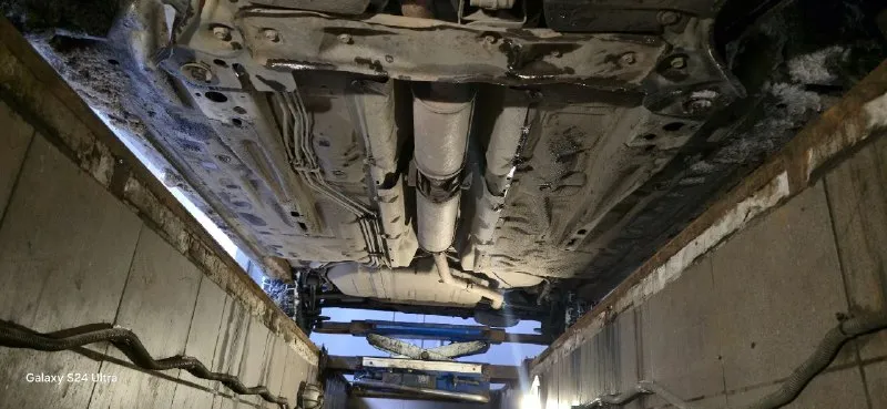 Продам. красивый, надежный, вместительный chevrolet lacetti. год выпуска 2009, пробег 206000 км. родной не скручен не смотан подтверждённый любые проверки с вашей стороны приветствуются мкпп 5-ступенчатая механика. г. донецк. тел. +79494491943. если не дозвонились, на этом номере есть telegram. авто в хорошем. состояние как внешнее, так и техническое без гнили, коррозии и ржавчины. остекление заводское, в том числе и лобовое, в дтп не участвовала, в родном окрасе (только косметика). все швы и герметики заводские. не одна деталь не один болтик не крутился, техническое состояние без нареканий. подвеска обслужена. масла фильтра все жидкости заменены. мотор работает как швейцарские часы. салон целый чистый и опрятный комплектация: полный электропакет. кондиционер (холодит как сумасшедший), abs, srs airbag гидроусилитель руля электроподъемники всех стекол с давотчиками электрозеркала с подогревом led-противотуманки корректор фар центральный замок сигнализацыя sheriff с обратной связью г. донецк цена 550.000 торг - фотография - 10