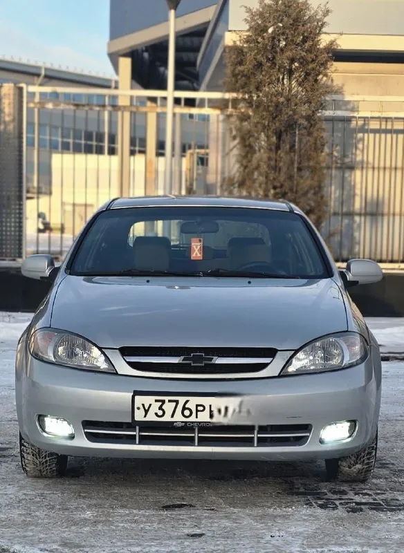 Продам. красивый, надежный, вместительный chevrolet lacetti. год выпуска 2009, пробег 206000 км. родной не скручен не смотан подтверждённый любые проверки с вашей стороны приветствуются мкпп 5-ступенчатая механика. г. донецк. тел. +79494491943. если не дозвонились, на этом номере есть telegram. авто в хорошем. состояние как внешнее, так и техническое без гнили, коррозии и ржавчины. остекление заводское, в том числе и лобовое, в дтп не участвовала, в родном окрасе (только косметика). все швы и герметики заводские. не одна деталь не один болтик не крутился, техническое состояние без нареканий. подвеска обслужена. масла фильтра все жидкости заменены. мотор работает как швейцарские часы. салон целый чистый и опрятный комплектация: полный электропакет. кондиционер (холодит как сумасшедший), abs, srs airbag гидроусилитель руля электроподъемники всех стекол с давотчиками электрозеркала с подогревом led-противотуманки корректор фар центральный замок сигнализацыя sheriff с обратной связью г. донецк цена 550.000 торг - фотография - 3