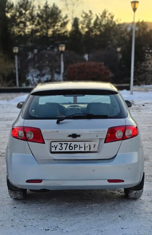Продам. красивый, надежный, вместительный chevrolet lacetti. год выпуска 2009, пробег 206000 км. родной не скручен не смотан подтверждённый любые проверки с вашей стороны приветствуются мкпп 5-ступенчатая механика. г. донецк. тел. +79494491943. если не дозвонились, на этом номере есть telegram. авто в хорошем. состояние как внешнее, так и техническое без гнили, коррозии и ржавчины. остекление заводское, в том числе и лобовое, в дтп не участвовала, в родном окрасе (только косметика). все швы и герметики заводские. не одна деталь не один болтик не крутился, техническое состояние без нареканий. подвеска обслужена. масла фильтра все жидкости заменены. мотор работает как швейцарские часы. салон целый чистый и опрятный комплектация: полный электропакет. кондиционер (холодит как сумасшедший), abs, srs airbag гидроусилитель руля электроподъемники всех стекол с давотчиками электрозеркала с подогревом led-противотуманки корректор фар центральный замок сигнализацыя sheriff с обратной связью г. донецк цена 550.000 торг - фотография - 4